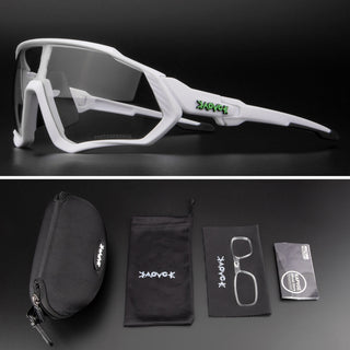 Photochromic cycling glasses 